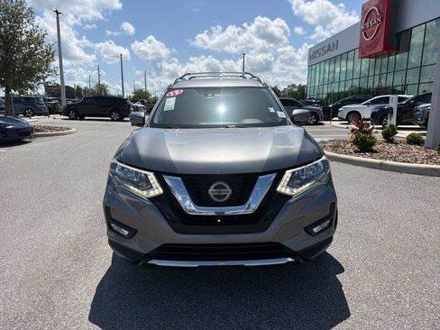 Used 2019 Nissan Rogue SV w/ Premium Package FWD image 2