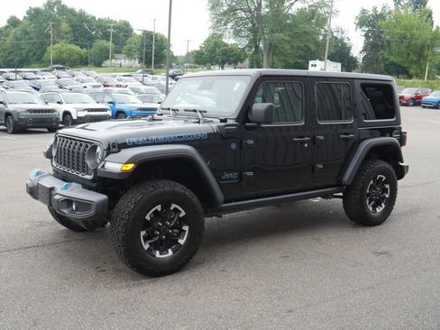 Used 2025 Jeep Wrangler Unlimited Rubicon 4xe AWD/4WD image 7