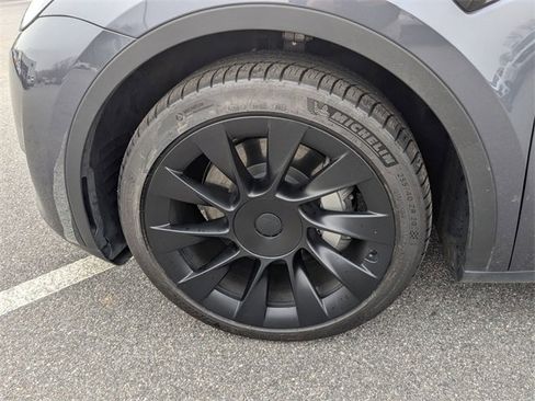 Used 2023 Tesla Model Y Long Range image 28