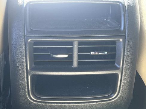Used 2017 Cadillac XT5 Luxury FWD image 17