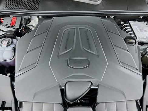 New 2026 Porsche Cayenne image 32