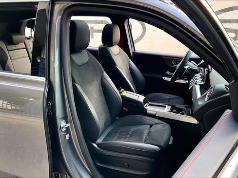 Used 2025 Mercedes-Benz GLB 35 AMG 4MATIC image 8