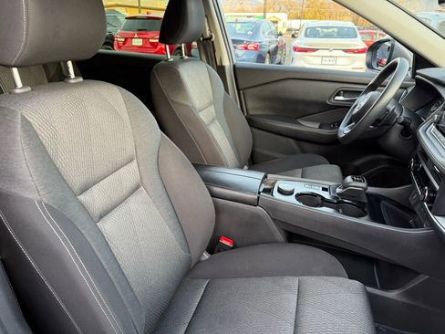 Used 2024 Nissan Rogue SV image 29