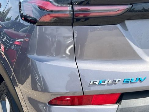 Used 2022 Chevrolet Bolt EUV LT w/ Convenience Package FWD image 13