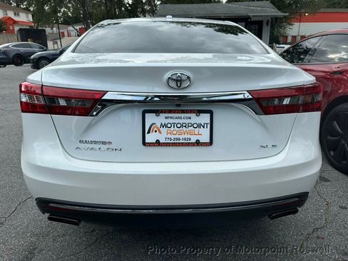 Used 2016 Toyota Avalon XLE image 17