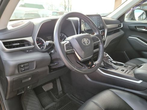 Used 2021 Toyota Highlander XLE image 9