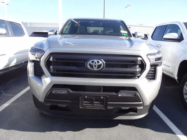 Used 2025 Toyota Tacoma SR5 AWD/4WD image 2