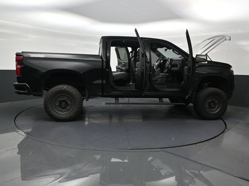 Used 2019 Chevrolet Silverado 1500 LT Trail Boss AWD/4WD image 32