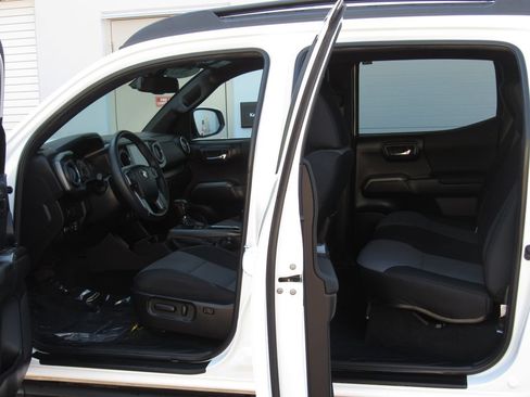 Used 2023 Toyota Tacoma TRD Off-Road AWD/4WD image 17