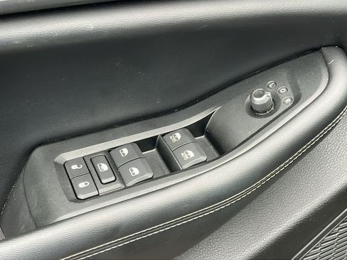 Used 2023 Jeep Grand Cherokee Altitude AWD/4WD image 23