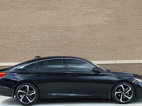 Used 2018 Honda Accord Sport image 3