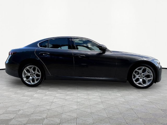 Used 2019 Alfa Romeo Giulia Ti AWD/4WD image 4