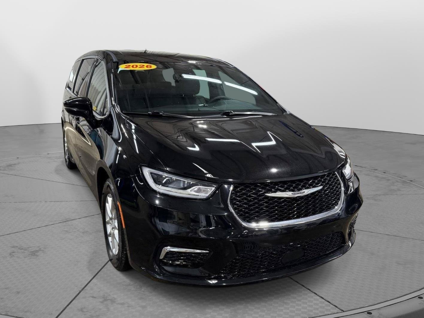 Used 2026 Chrysler Pacifica Select FWD image 3