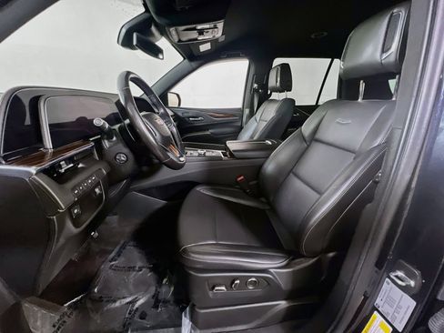 Used 2022 Cadillac Escalade Luxury w/ LPO, Illumination Package AWD/4WD image 22