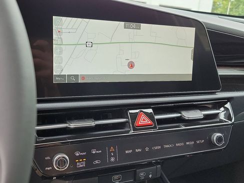 New 2025 Kia Niro EX image 8
