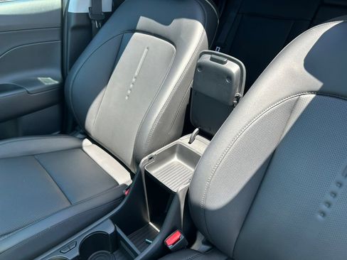 Used 2024 Hyundai Kona Limited FWD image 19