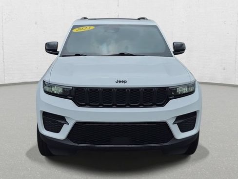 Used 2023 Jeep Grand Cherokee Altitude AWD/4WD image 2