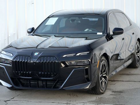 Used 2023 BMW 760i xDrive image 61