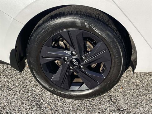 Certified 2023 Hyundai Elantra SEL image 9