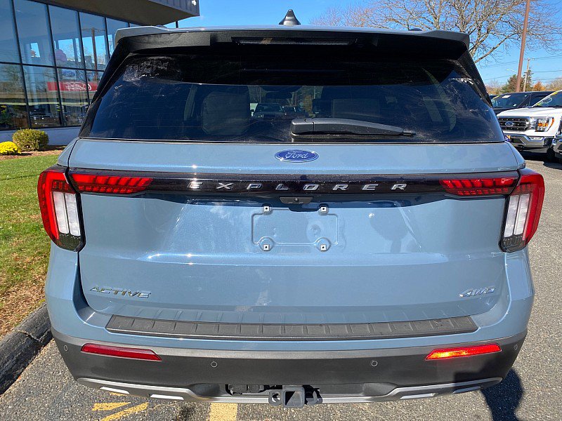 Used 2025 Ford Explorer Active w/ Active Comfort Package AWD/4WD image 8