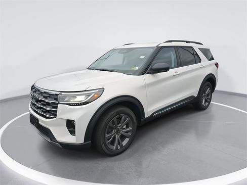 Used 2025 Ford Explorer Active w/ Active Comfort Package image 14