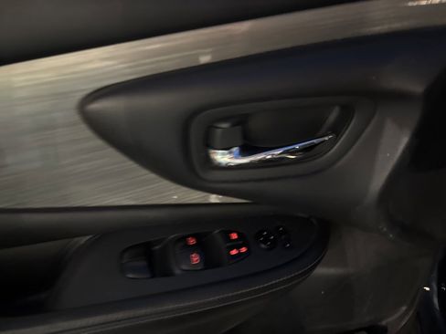 Used 2015 Nissan Murano S image 9