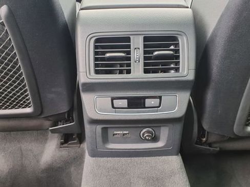 Used 2024 Audi Q5 2.0T Premium w/ Convenience Package image 19