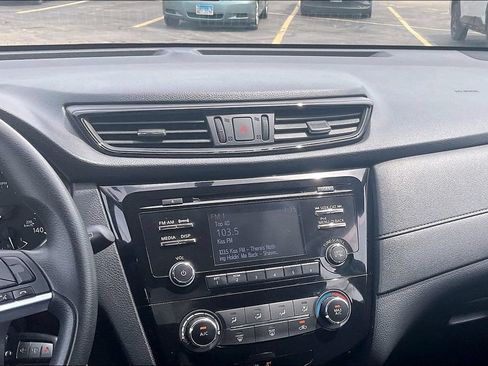 Used 2017 Nissan Rogue S AWD/4WD image 6