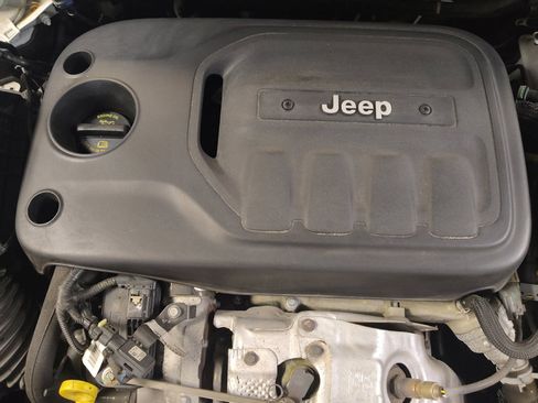 Used 2019 Jeep Cherokee Limited AWD/4WD image 30