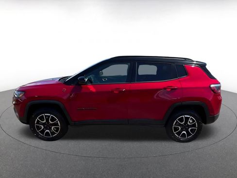 Used 2025 Jeep Compass Trailhawk image 9