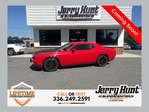 Used 2023 Dodge Challenger SXT image 1