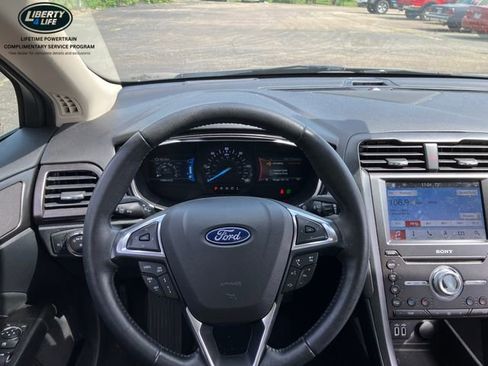 Used 2019 Ford Fusion Titanium FWD image 7