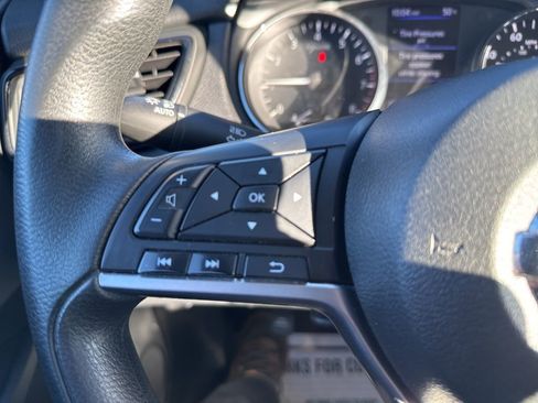 Used 2019 Nissan Rogue S image 22