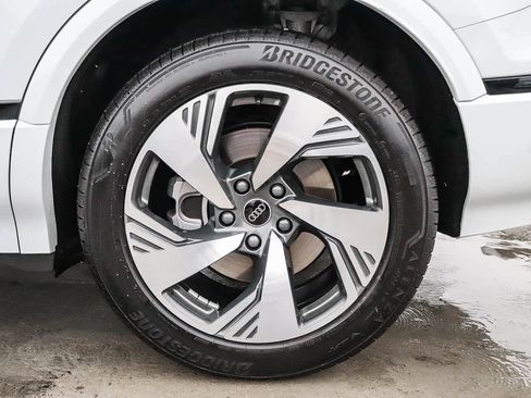 Used 2025 Audi Q6 e-tron Premium w/ Convenience Package image 13