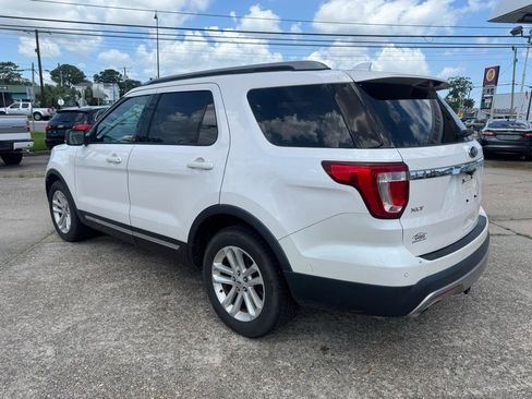 Used 2017 Ford Explorer XLT w/ Equipment Group 202A FWD image 2
