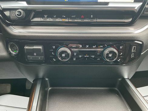 Used 2024 Chevrolet Silverado 3500 High Country image 14