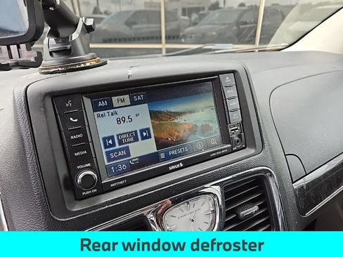 Used 2012 Chrysler Town & Country Touring FWD image 6