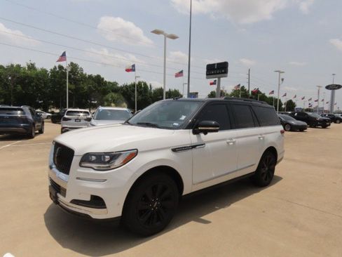Used 2023 Lincoln Navigator Black Label AWD/4WD image 2
