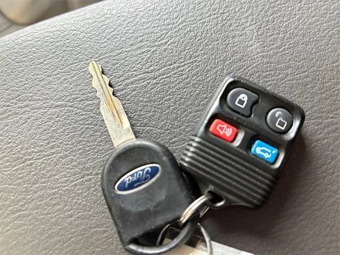 Used 2003 Ford Explorer XLT image 18