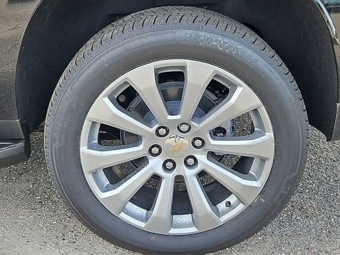 New 2025 Chevrolet Suburban Premier image 5