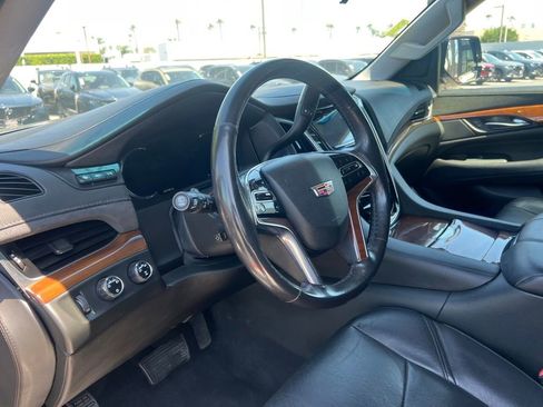 Used 2019 Cadillac Escalade ESV Luxury w/ Escalade Sport Edition AWD/4WD image 37