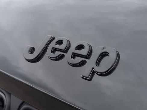 Used 2024 Jeep Grand Cherokee Limited w/ Luxury Tech Group II AWD/4WD image 12