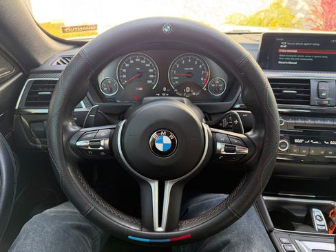 Used 2018 BMW M4 Convertible image 35