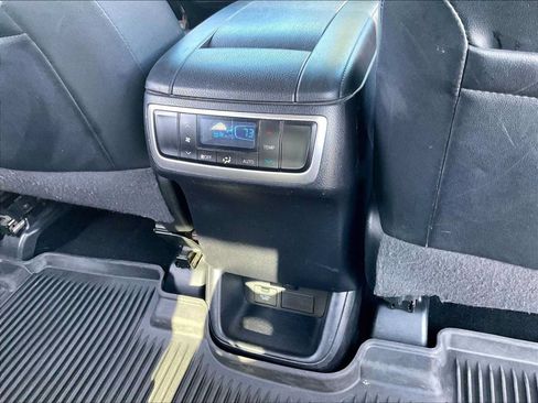 Used 2018 Toyota Highlander XLE AWD/4WD image 35
