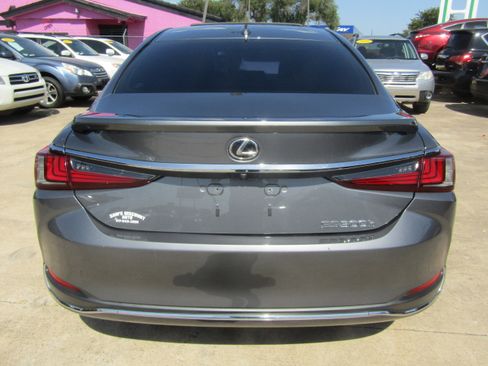 Used 2019 Lexus ES 300h image 8