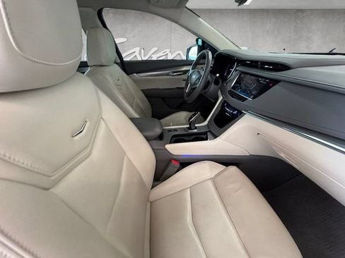 Used 2018 Cadillac XT5 Luxury w/ Driver Awareness Package FWD image 30