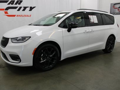 Used 2025 Chrysler Pacifica Limited