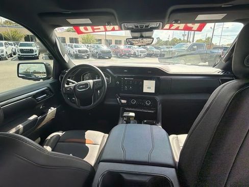 Used 2025 GMC Sierra 1500 AT4 w/ AT4 Premium Package AWD/4WD image 8