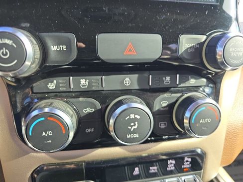 Used 2020 RAM 1500 Laramie image 32