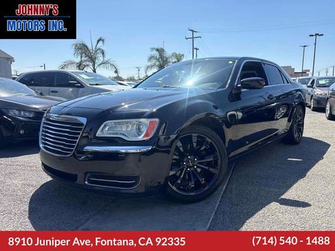 Used 2012 Chrysler 300 RWD image 1